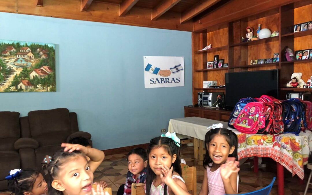 En El Día De Las Buenas Acciones Visitamos La Asociación God Bless The Children Junto Al Honorable Embajador De Israel Mattanya Cohen Y El Equipo De La Embajada De Israel. Para Donar Juguetes Y Mochilas Con Útiles Escolares. En La Actividad Participó Cynthia Vallejo Directora Del Hogar. ¡Nuestra Gran Recompensa Es Ver Las Sonrisas De Todos Los Niños!